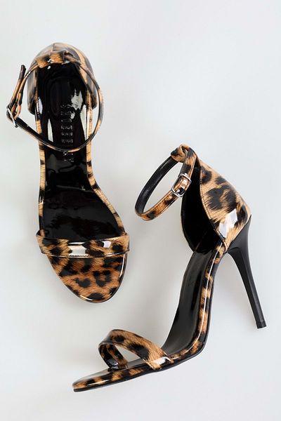Shoeberry Damskie buty na obcasie Lina Leopard z błyszczącym pojedynczym paskiem
