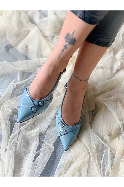 irmona BABY BLUE Sandale cu toc cu vârf ascuțit și cu cataramă din piele lăcuită