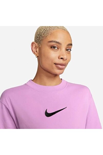 Nike Sportswear Gel-Midi Swoosh Graphic Boyfriend Short-Sleeve Kadın Tişört