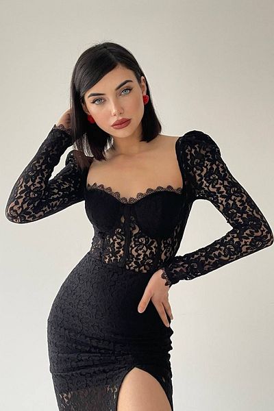 lovebox Dámské krajkové látkové rukávy Průhledný design Guipure Detail rozparku Černé večerní šaty Midi 249