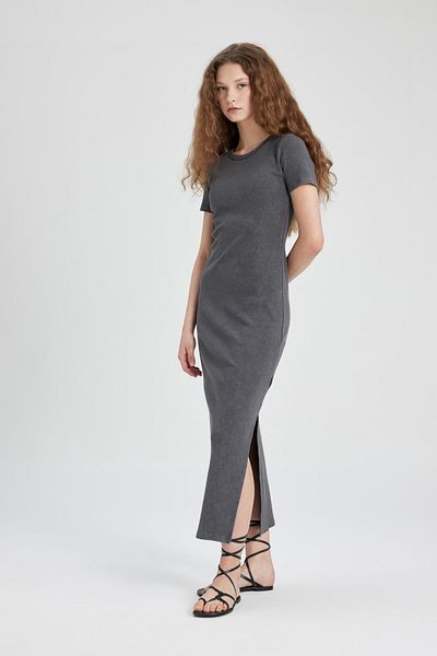 DeFacto Figurbetontes, körperbetontes, kurzärmliges Maxikleid mit Rundhalsausschnitt, C2220ax24sp