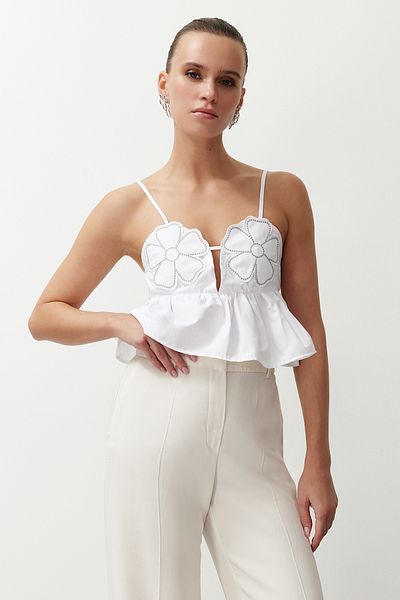 Trendyol Collection Bílá plodinová halenka s květinovou výšivkou - TPRSS24BZ00030