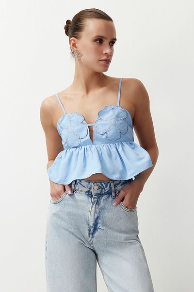 Trendyol Collection Světle modrá květinová vyšívaná plodinová halenka - TPRSS24BZ00030