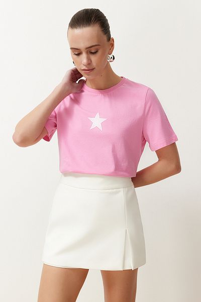 Trendyol Collection Rózsaszín, 100% pamut csillag nyomott Regular/Regular Fit Crew nyakú kötött póló TWOSS24TS00095
