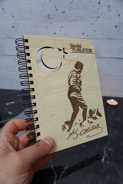 markcat Caiet de planuri din lemn Mustafa Kemal Atatürk - Planificator zilnic A5 - Agenda nedatat