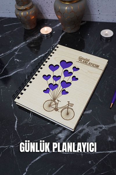 markcat Caiet de planuri din lemn cu balon inimă pentru bicicletă - Agenda nedatată - Planificator zilnic (Caiet de planificare) A5