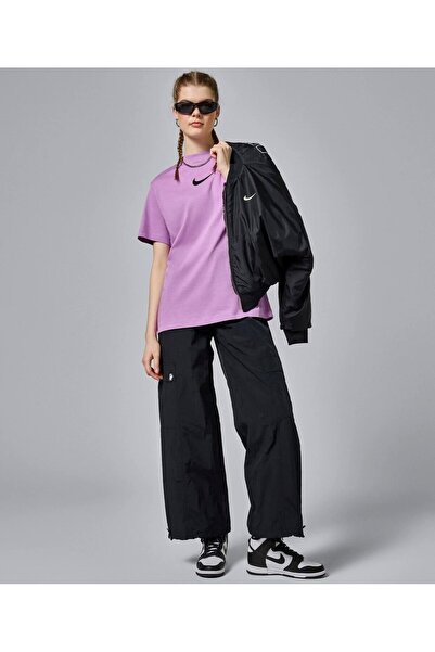 Nike Sportswear Gel-Midi Swoosh Graphic Boyfriend Short-Sleeve Kadın Tişört