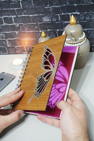 markcat Σημειωματάριο A5 Half Butterfly Design Ξύλινο κάλυμμα Daily Planner - Ανάλογο χωρίς ημερομηνία (PERIODIC PLANNER)