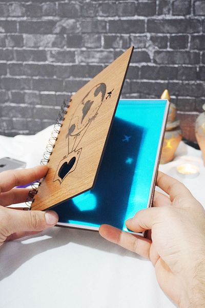 markcat Caiet de planificare zilnică cu copertă din lemn cu design cu baloane A5 - Agenda fără timp - Caiet de planificare nedatat