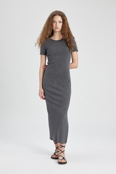 DeFacto Figurbetontes, körperbetontes, kurzärmliges Maxikleid mit Rundhalsausschnitt, C2220ax24sp