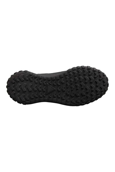 M.P. Мъж черен депутат