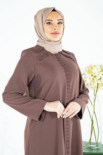 Beyza Coffee Color Arhavi Ferace - Λεπτομέρεια διπλωμένου κολάρου και πατιλιέρας, Μοντέλο 3661