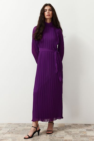 Trendyol Modest Lila plissiertes, gewebtes, gefüttertes Chiffonkleid TCTSS24DB00040