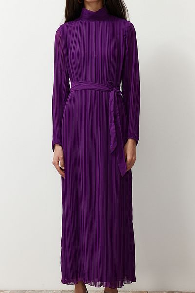 Trendyol Modest Lila plissiertes, gewebtes, gefüttertes Chiffonkleid TCTSS24DB00040
