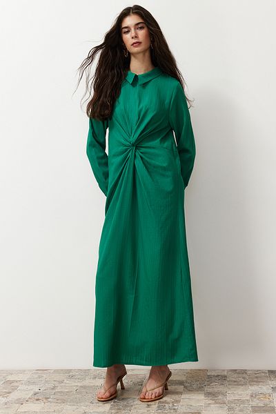 Trendyol Modest Smaragdově zelené tkané šaty na předním díle a zipu TCTSS23EB00137
