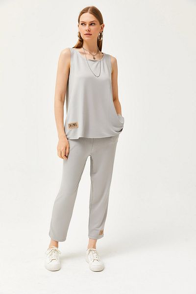 Olalook Graue ärmellose, lockere Bluse für Damen mit Kristallen TKM-19000271