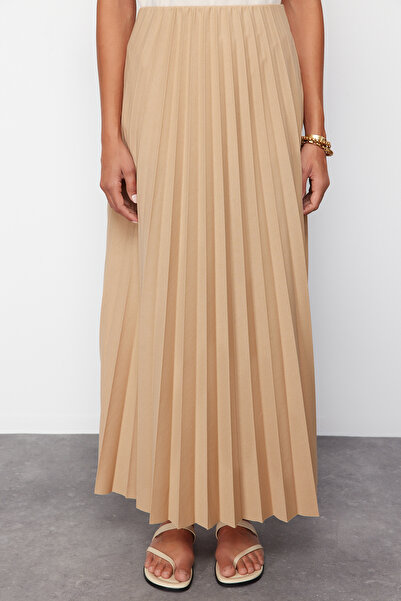 Trendyol Modest Plisovaná tmavě béžová pletená dlouhá sukně - TCTSS24EE00005