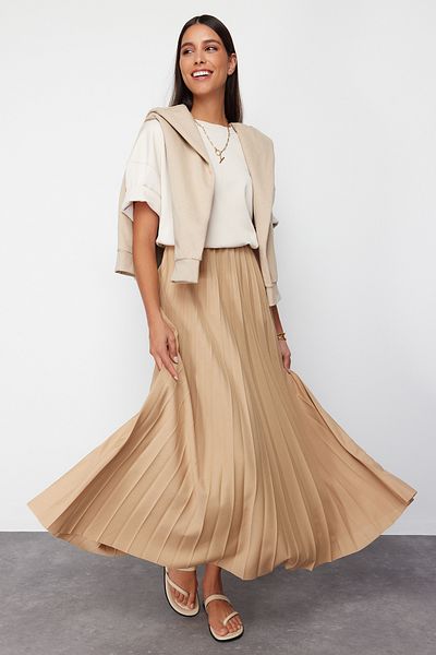 Trendyol Modest Plissierter, dunkelbeiger, langer Strickrock - TCTSS24EE00005