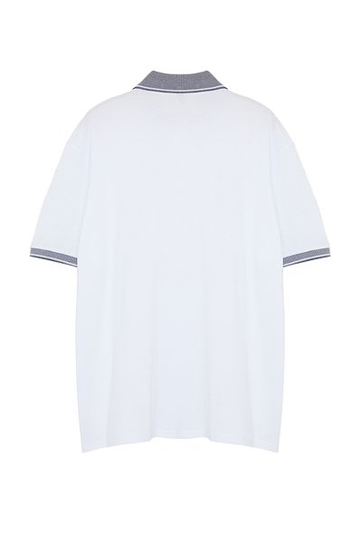 Trendyol Collection Tricou alb cu guler polo cu croială normală/normală de mărime mare TMNSS24BF00035