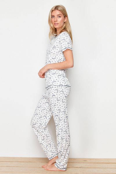 Trendyol Collection Sada pleteného pyžama s bílým vzorem THMSS23PT00212