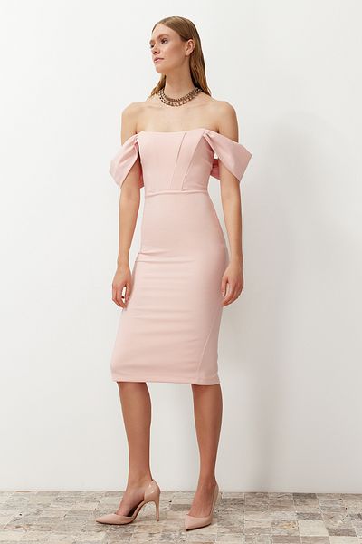 Trendyol Collection Elegantes puderfarbenes Abendkleid mit Korsettdetail - TPRSS22EL00097