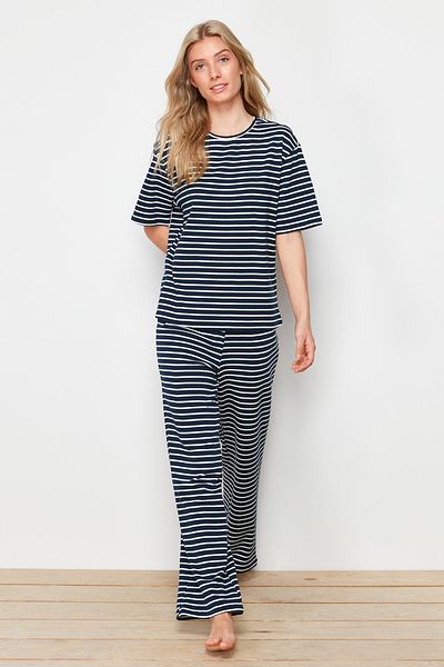 Trendyol Collection Námořnická modro-bílá bavlněná pruhovaná žebrovaná pletená sada pyžama THMSS24PT00329