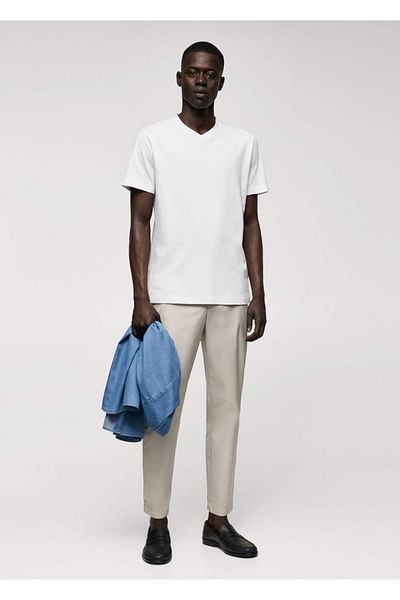 MANGO Man T-Shirt με λαιμόκοψη - Απλό σχέδιο