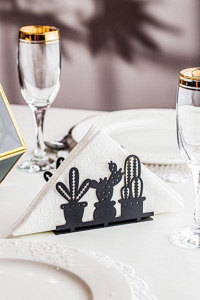 Doreline Cactus 2 Motif Desktop Decorative Napkin Holder Towel Holder Black (dimensions: 12 X 8)