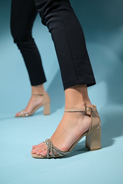 LuviShoes RİVER Bej Taşlı Parlak Kadın Kalın Topuklu Sandalet