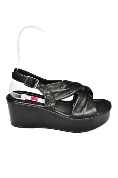 Fox Shoes P555750803 Чорні шкіряні ортопедичні туфлі на підборах з м'якою підкладкою