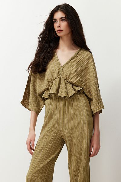 Trendyol Collection Khakifarbene Bluse mit Volant aus Strukturstoff TWOSS24BZ00480