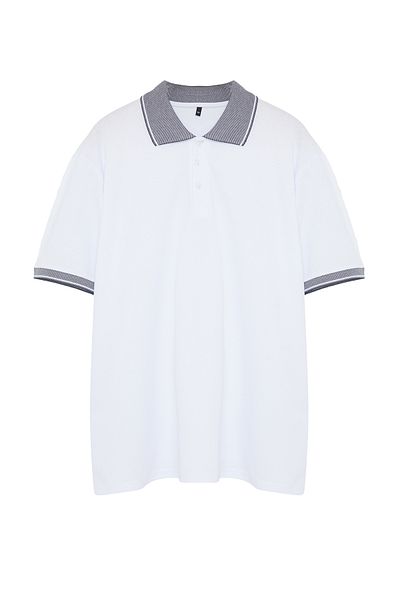 Trendyol Collection Tricou alb cu guler polo cu croială normală/normală de mărime mare TMNSS24BF00035