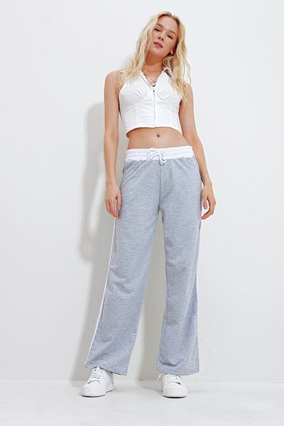 Trend Alaçatı Stili Graue Pazalazzo-Jogginghose mit elastischem Bund und doppeltem Streifen für Damen ALC-X11969