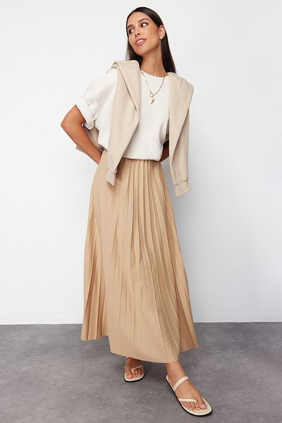 Trendyol Modest Plissierter, dunkelbeiger, langer Strickrock - TCTSS24EE00005