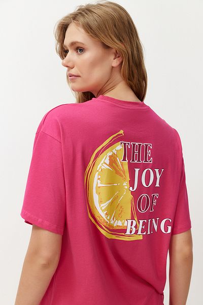 Trendyol Collection Πλεκτό μπλουζάκι φούξια ροζ 100% βαμβάκι πίσω και μπροστά με στάμπα Oversize/Άνετη εφαρμογή Πλεκτό T-Shirt TWOSS24TS00233