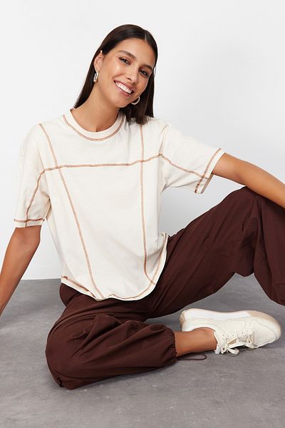Trendyol Collection Kő 100% pamut, laza/kényelmes szabású kiságy varrással rövid ujjú kötött póló TWOSS24TS00218