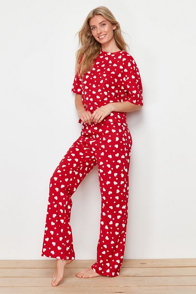 Trendyol Collection Rotes Herz-Strick-Pyjama-Set aus 100 % Baumwolle THMSS24PT00372