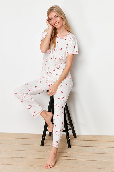 Trendyol Collection Fehér-piros szívű kötött pizsama szett THMSS24PT00358