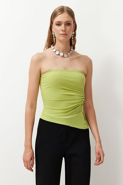Trendyol Collection Ölgrüne, detaillierte Strickbluse mit Ausschnitt/Fensterdetail TPRSS24BZ00034