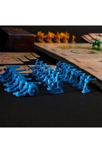 Hasbro Gaming Risk 10 Years B7404 - Comfortable and Stylish Design