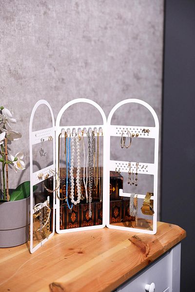 Doreline Jewelry Makeup Organizer Jewelry Organizer Decorative Oval Jewelry Stand Necklace Ring Earring Holder White