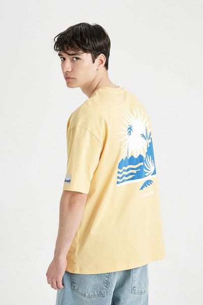 DeFacto Comfort Fit Rundhalsausschnitt hinten bedrucktes Kurzarm-T-Shirt C2498AX24SM