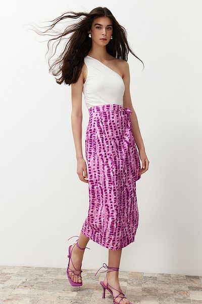 Trendyol Collection Lilafarbener, floral gemusterter Midi-Webrock aus Viskosestoff TWOSS23ET00294