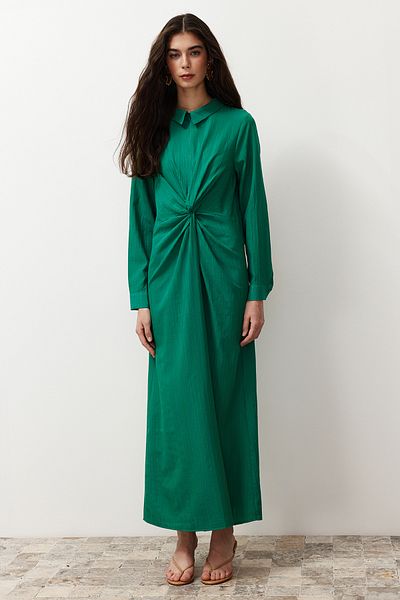 Trendyol Modest Smaragdově zelené tkané šaty na předním díle a zipu TCTSS23EB00137
