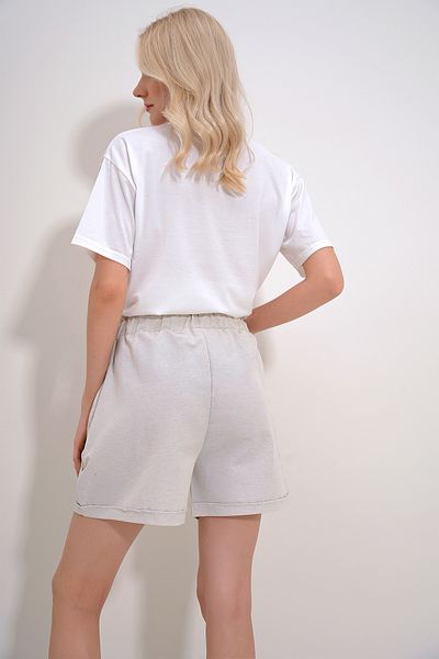 Trend Alaçatı Stili Dámské bílé šortky s elastickým pasem s dvojitou kapsou a dvojitou nohou Carrot Gabardine ALC-X8450