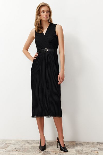 Trendyol Collection Μαύρη ζώνη με πλισέ διπλό γιακά σιφόν φόδρα Midi υφαντό φόρεμα TWOSS24EL00774