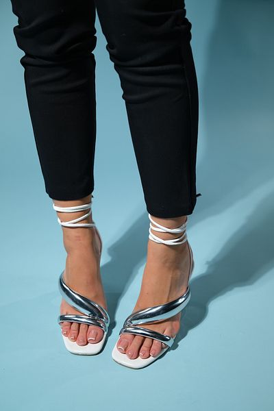 LuviShoes Dámské boty na podpatku CREED White Silver