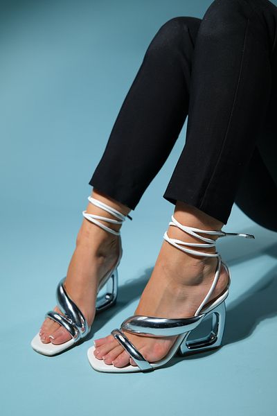 LuviShoes Dámské boty na podpatku CREED White Silver