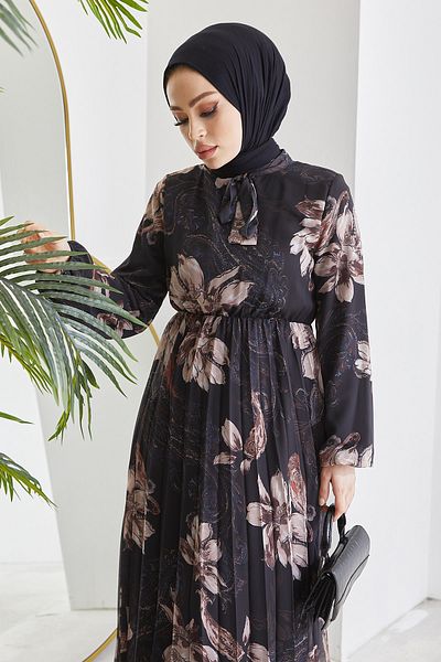 InStyle Rochie Hijab din șifon plisat cu model de flori Serena - neagră