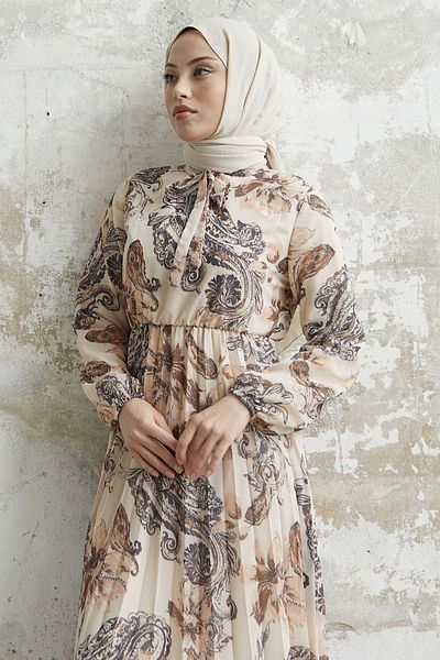 InStyle فستان شيفون مطوي بنمط زهرة سيرينا - إكرو